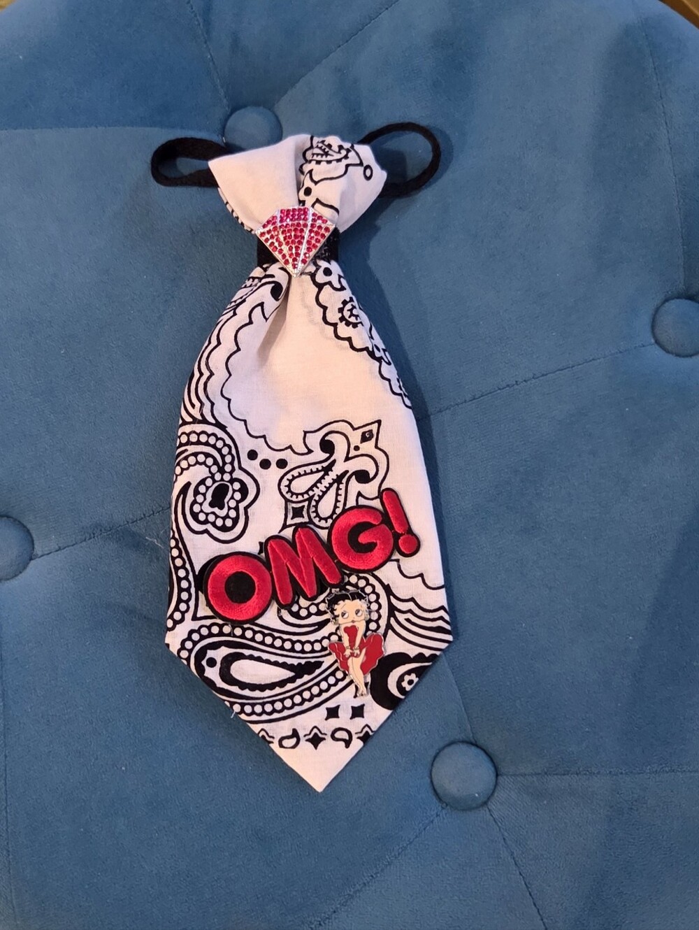 Adult White & Black 'OMG!' Novelty Tie with Red Accent